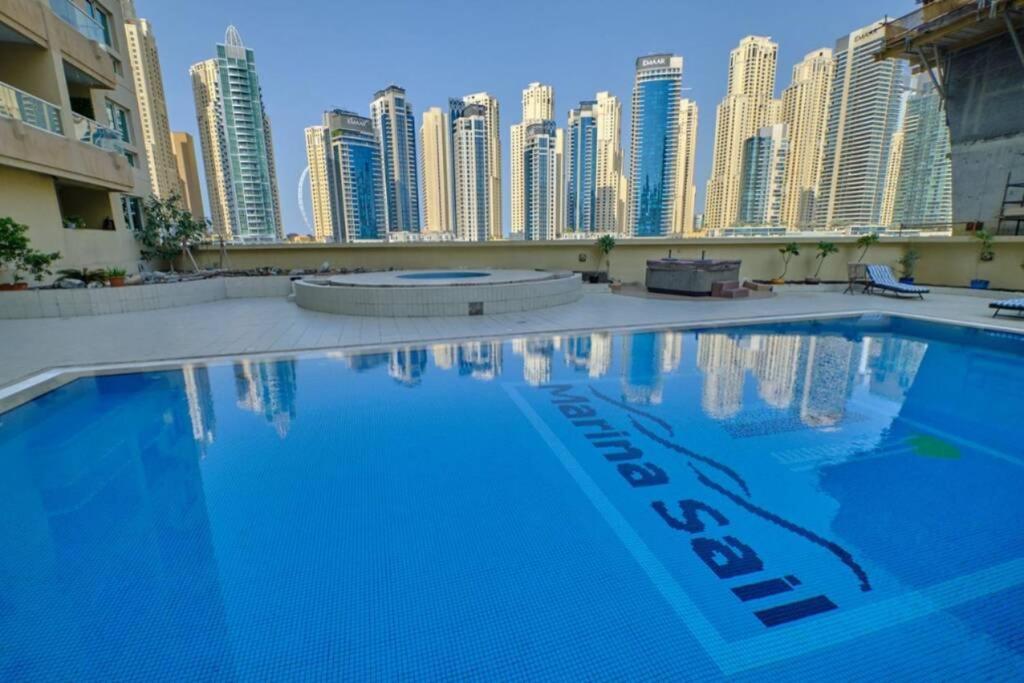 Lovely 1-Bedroom Apartment In The Heart Of Dubai Marina Dış mekan fotoğraf